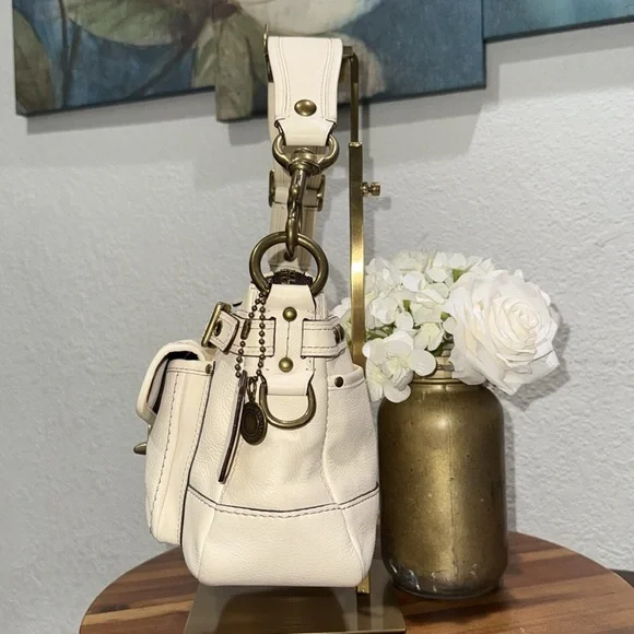 COACH Legacy 1127 65th Anniversary Shoulder Bag Off-White Cream Vachetta Leather - Picture 8 of 16